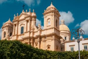 where to stay in Noto